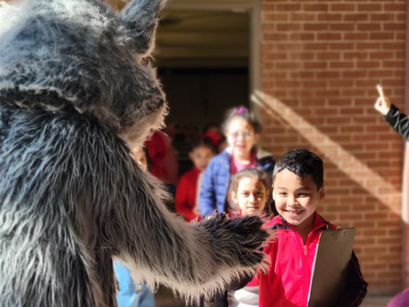 Scruffy the Chandler High Mascot with students.